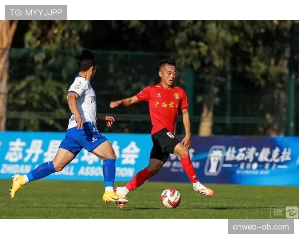 特写：格鲁达边路连过两人后精准传中，助攻队友头槌破门