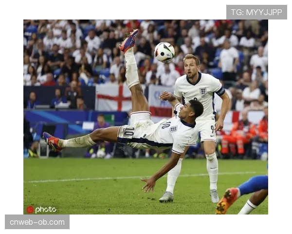 冲突瞬间：朗斯与布雷斯特球员因一次危险犯规爆发小规模推搡